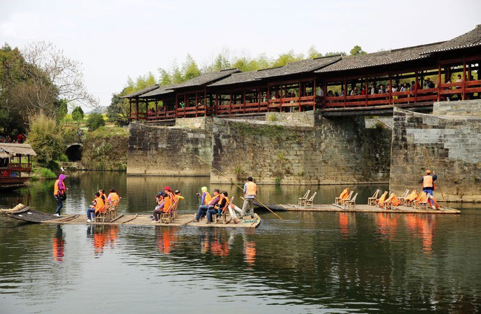 婺源清华古镇彩虹桥，中国历史最悠久的廊桥